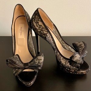 Valentino Garavani heels | Lace Bow | Black
